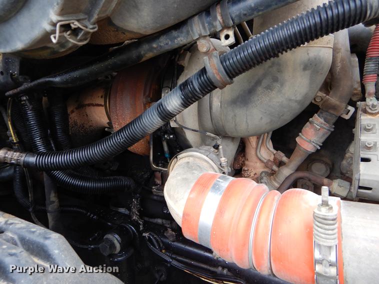 image for item EK9500 2006 Freightliner Columbia 120 semi truck