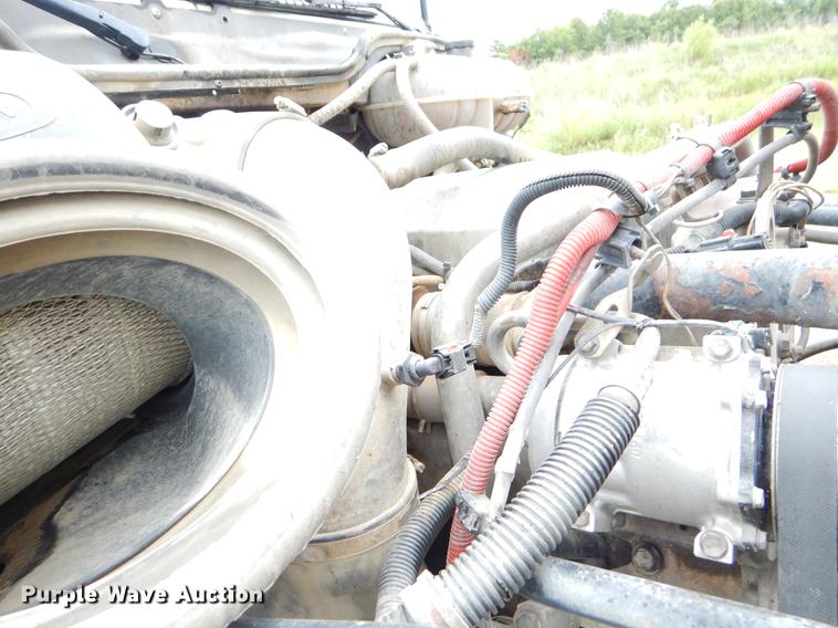 image for item EK9500 2006 Freightliner Columbia 120 semi truck