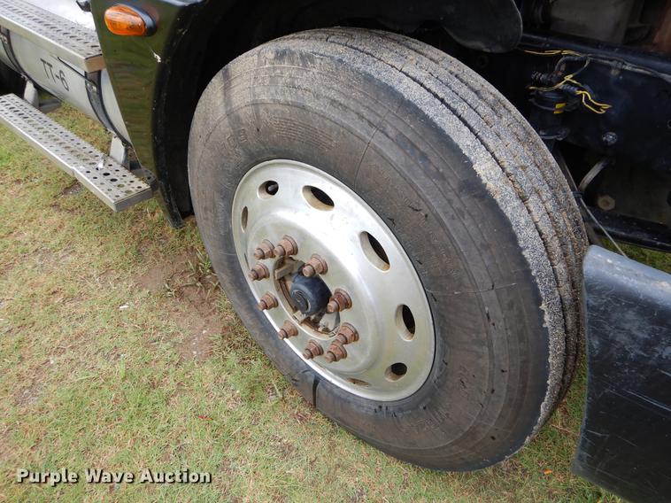 image for item EK9500 2006 Freightliner Columbia 120 semi truck