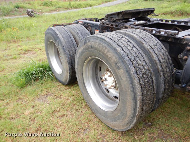 image for item EK9500 2006 Freightliner Columbia 120 semi truck