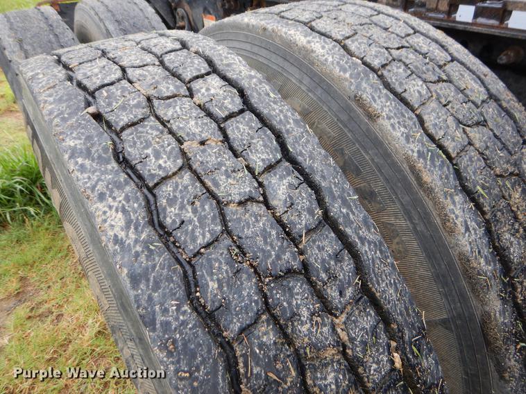 image for item EK9500 2006 Freightliner Columbia 120 semi truck