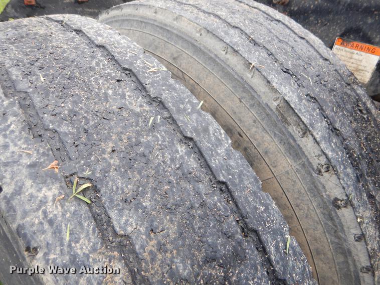 image for item EK9500 2006 Freightliner Columbia 120 semi truck