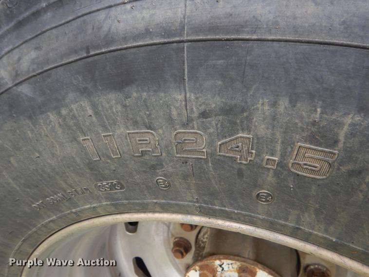 image for item EK9500 2006 Freightliner Columbia 120 semi truck