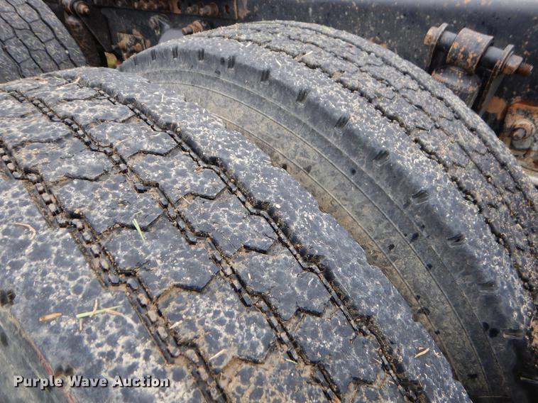 image for item EK9500 2006 Freightliner Columbia 120 semi truck