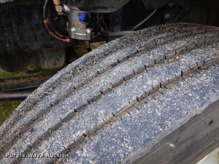 image for item EK9500 2006 Freightliner Columbia 120 semi truck