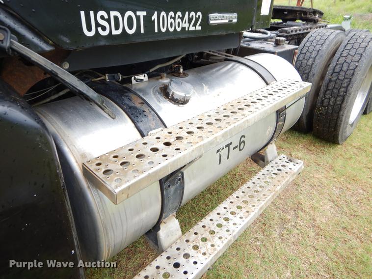 image for item EK9500 2006 Freightliner Columbia 120 semi truck