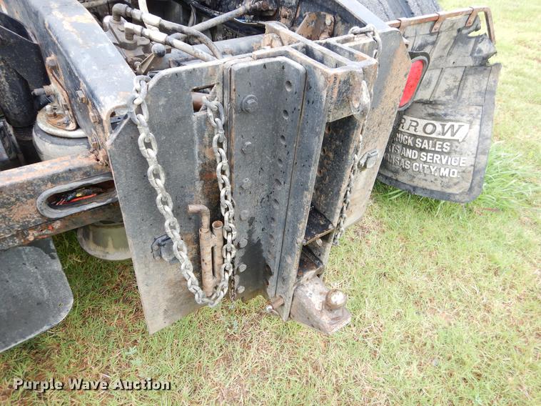 image for item EK9500 2006 Freightliner Columbia 120 semi truck