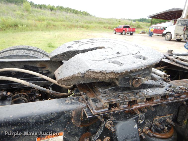 image for item EK9500 2006 Freightliner Columbia 120 semi truck