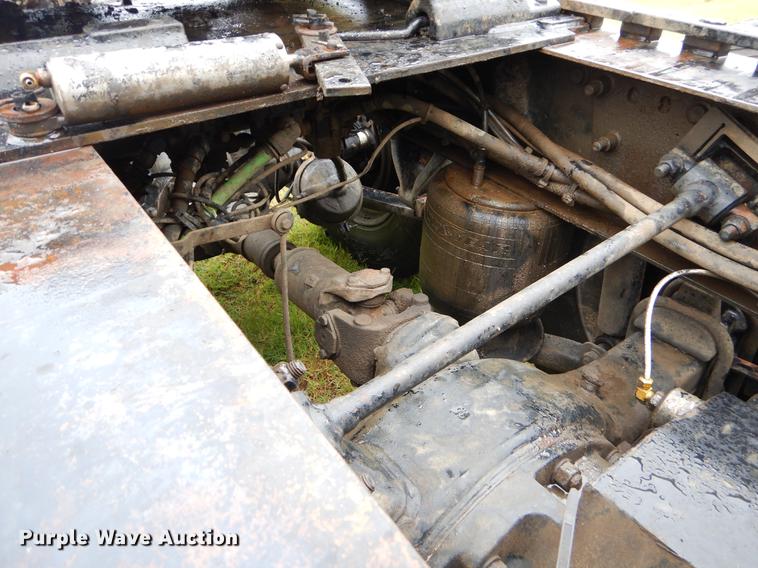 image for item EK9500 2006 Freightliner Columbia 120 semi truck