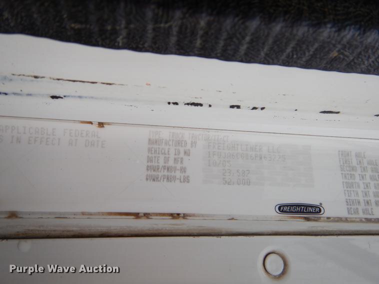 image for item EK9500 2006 Freightliner Columbia 120 semi truck