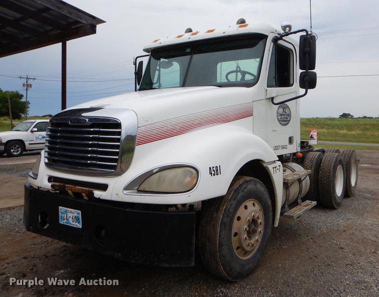 image for item EK9512 2006 Freightliner Columbia 120 semi truck