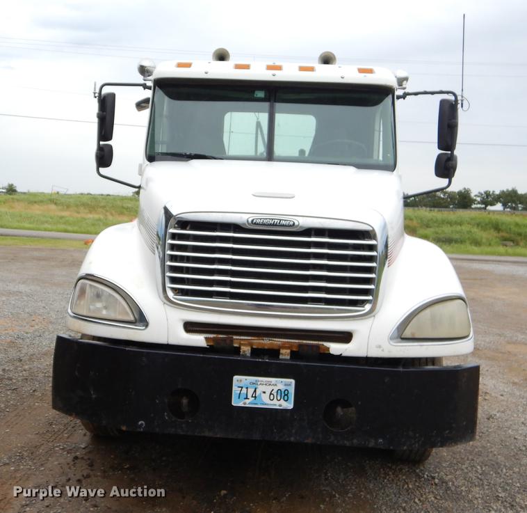 image for item EK9512 2006 Freightliner Columbia 120 semi truck