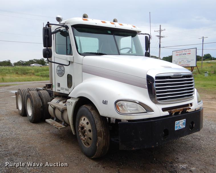 image for item EK9512 2006 Freightliner Columbia 120 semi truck