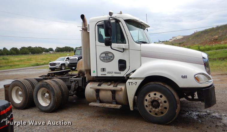 image for item EK9512 2006 Freightliner Columbia 120 semi truck