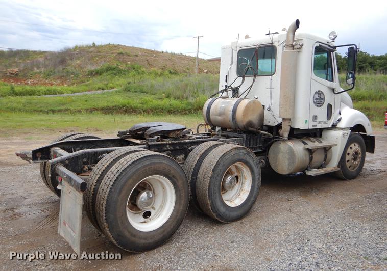 image for item EK9512 2006 Freightliner Columbia 120 semi truck