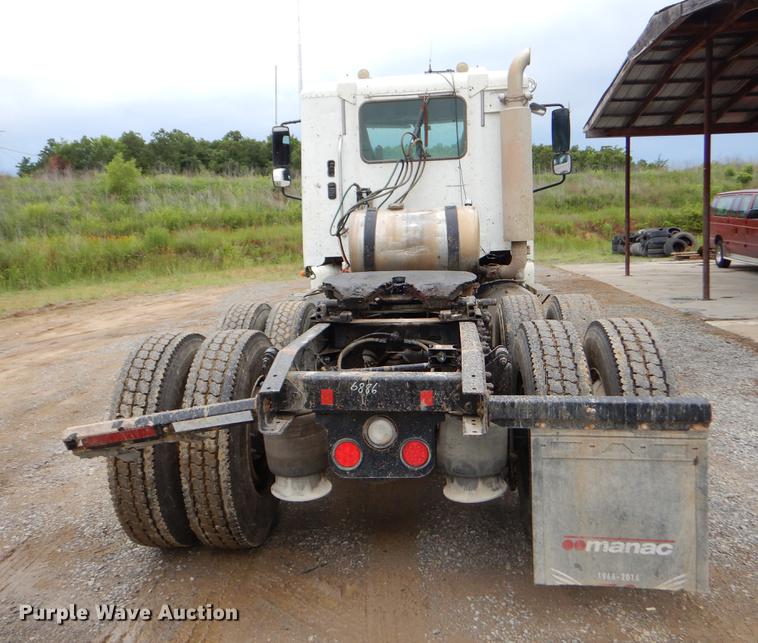 image for item EK9512 2006 Freightliner Columbia 120 semi truck