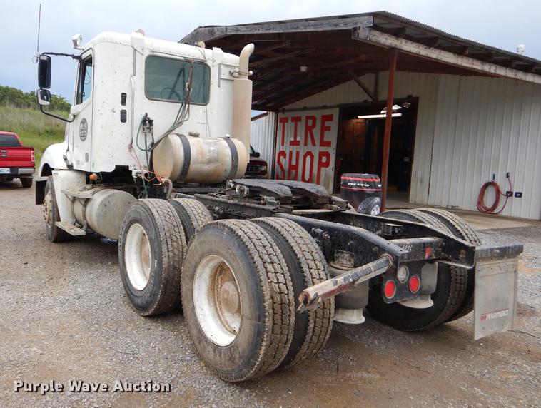 image for item EK9512 2006 Freightliner Columbia 120 semi truck