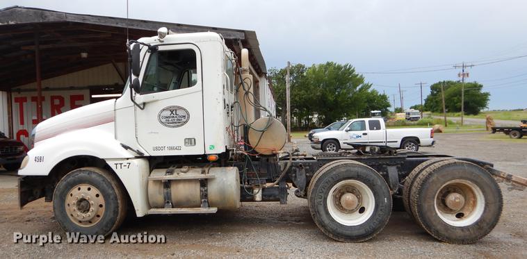 image for item EK9512 2006 Freightliner Columbia 120 semi truck