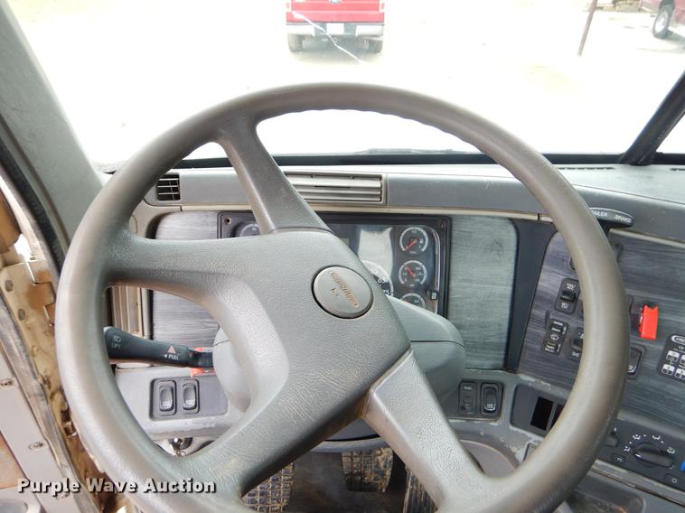 image for item EK9512 2006 Freightliner Columbia 120 semi truck