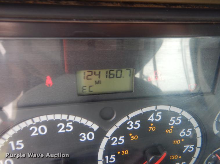 image for item EK9512 2006 Freightliner Columbia 120 semi truck