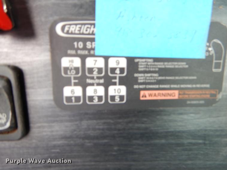 image for item EK9512 2006 Freightliner Columbia 120 semi truck