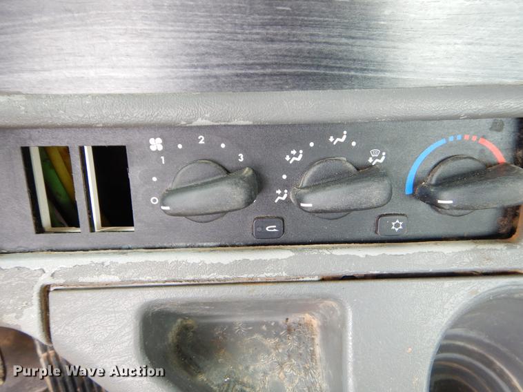 image for item EK9512 2006 Freightliner Columbia 120 semi truck