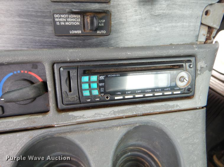 image for item EK9512 2006 Freightliner Columbia 120 semi truck