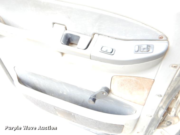 image for item EK9512 2006 Freightliner Columbia 120 semi truck