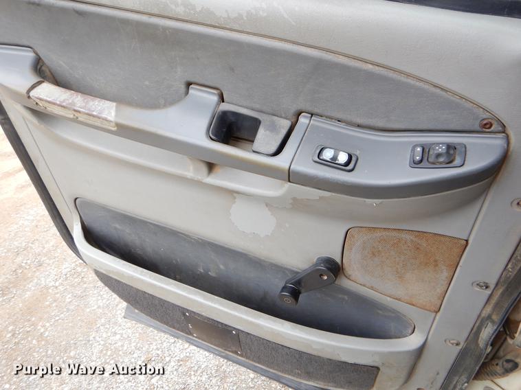 image for item EK9512 2006 Freightliner Columbia 120 semi truck