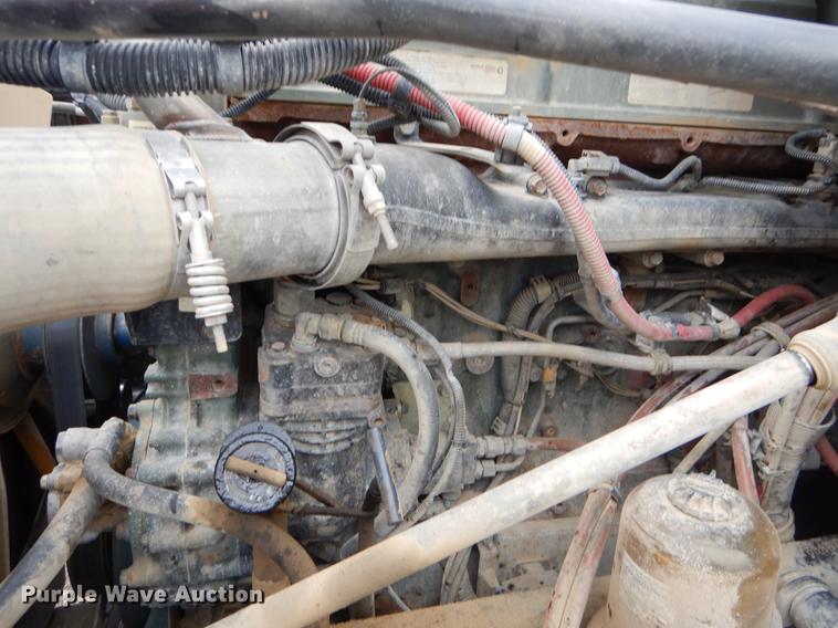 image for item EK9512 2006 Freightliner Columbia 120 semi truck