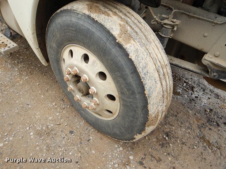 image for item EK9512 2006 Freightliner Columbia 120 semi truck