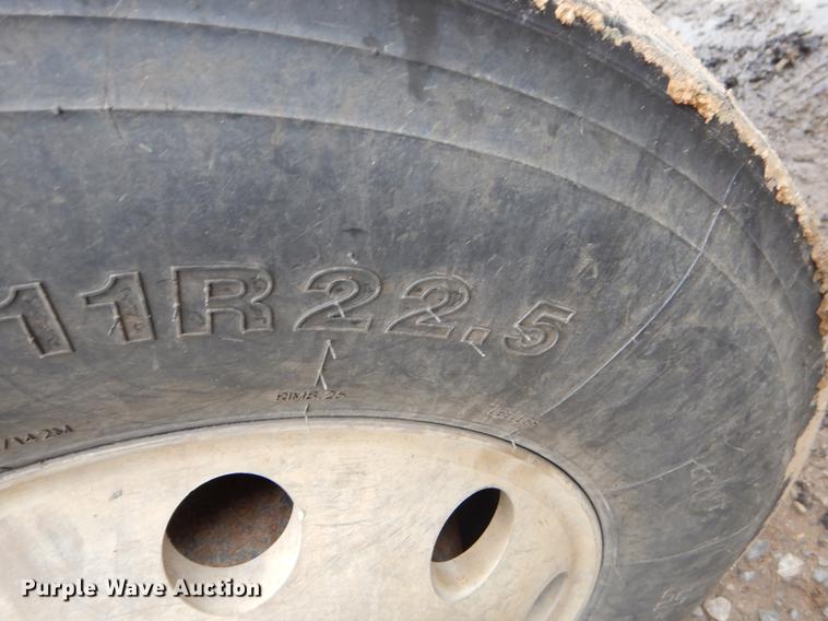 image for item EK9512 2006 Freightliner Columbia 120 semi truck