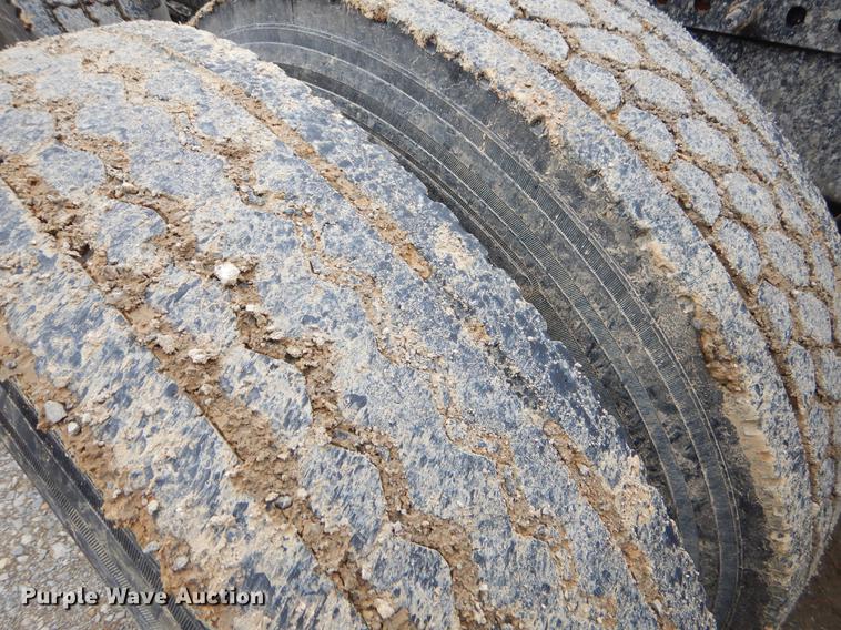 image for item EK9512 2006 Freightliner Columbia 120 semi truck