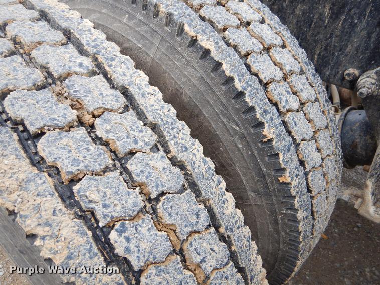 image for item EK9512 2006 Freightliner Columbia 120 semi truck