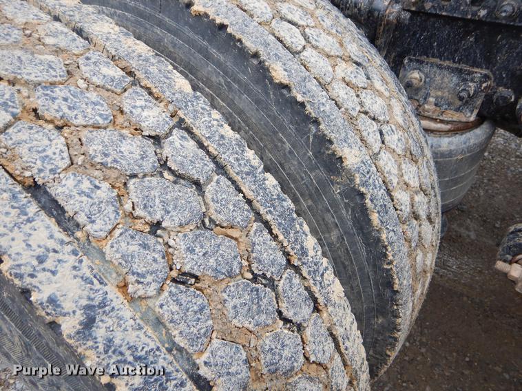 image for item EK9512 2006 Freightliner Columbia 120 semi truck