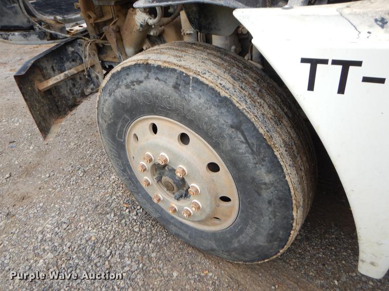 image for item EK9512 2006 Freightliner Columbia 120 semi truck