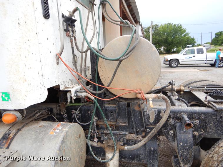 image for item EK9512 2006 Freightliner Columbia 120 semi truck