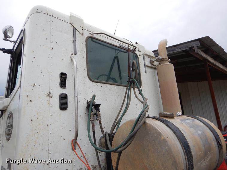 image for item EK9512 2006 Freightliner Columbia 120 semi truck