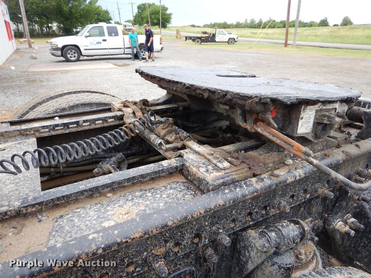 image for item EK9512 2006 Freightliner Columbia 120 semi truck