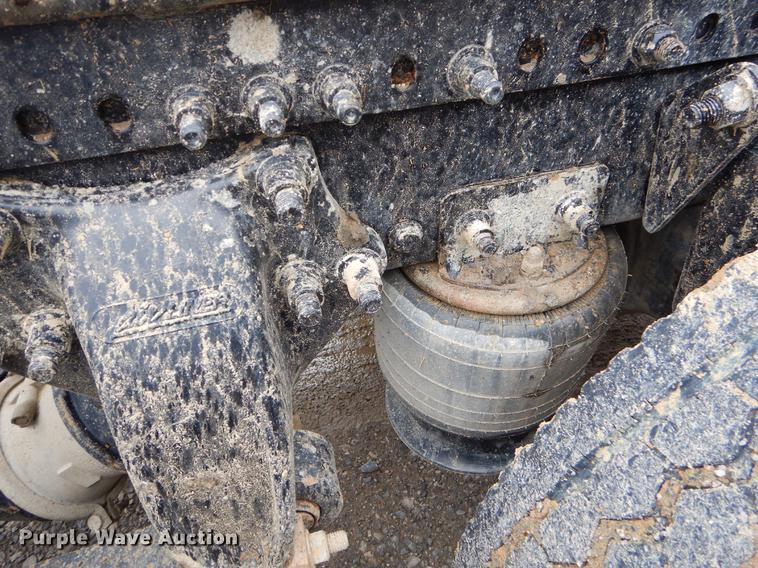 image for item EK9512 2006 Freightliner Columbia 120 semi truck