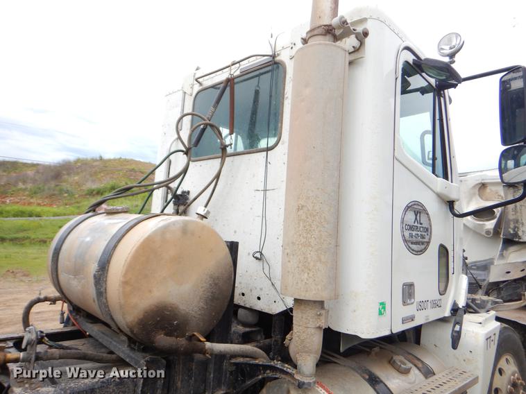 image for item EK9512 2006 Freightliner Columbia 120 semi truck