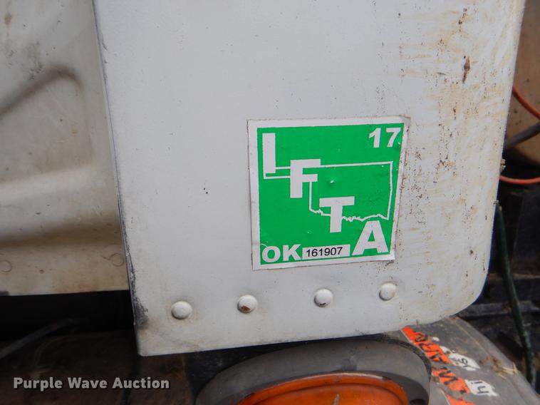 image for item EK9512 2006 Freightliner Columbia 120 semi truck