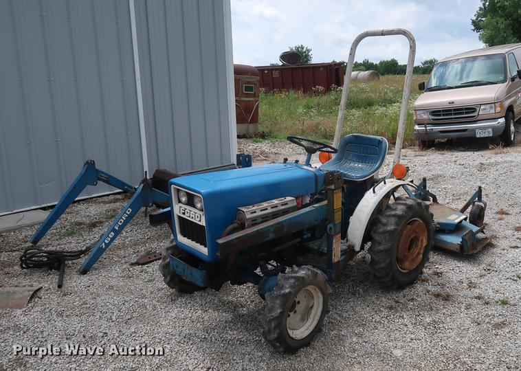 image for item AT9235 Ford F1100 tractor