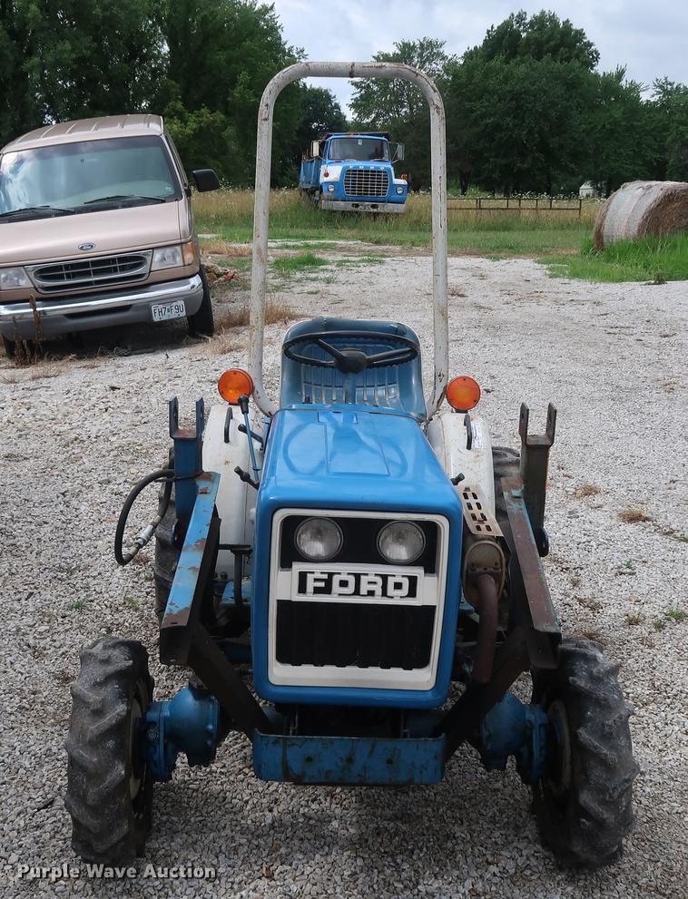 image for item AT9235 Ford F1100 tractor
