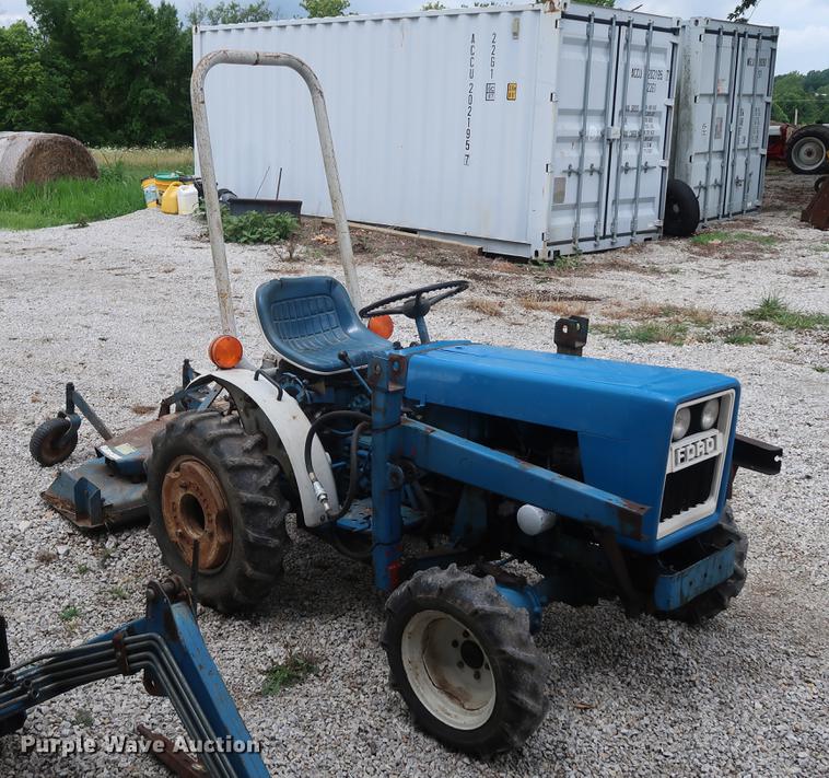 image for item AT9235 Ford F1100 tractor