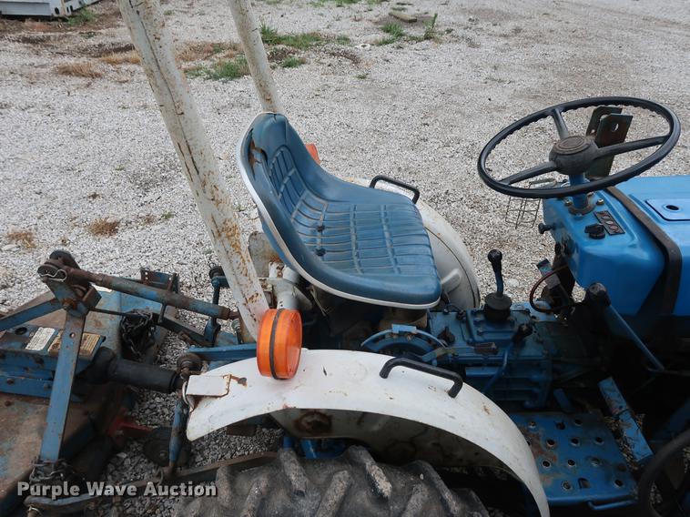 image for item AT9235 Ford F1100 tractor