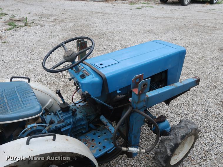image for item AT9235 Ford F1100 tractor