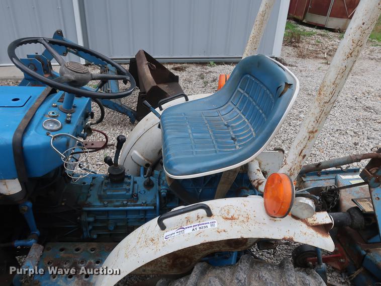 image for item AT9235 Ford F1100 tractor