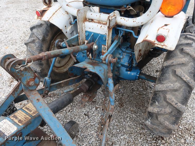 image for item AT9235 Ford F1100 tractor