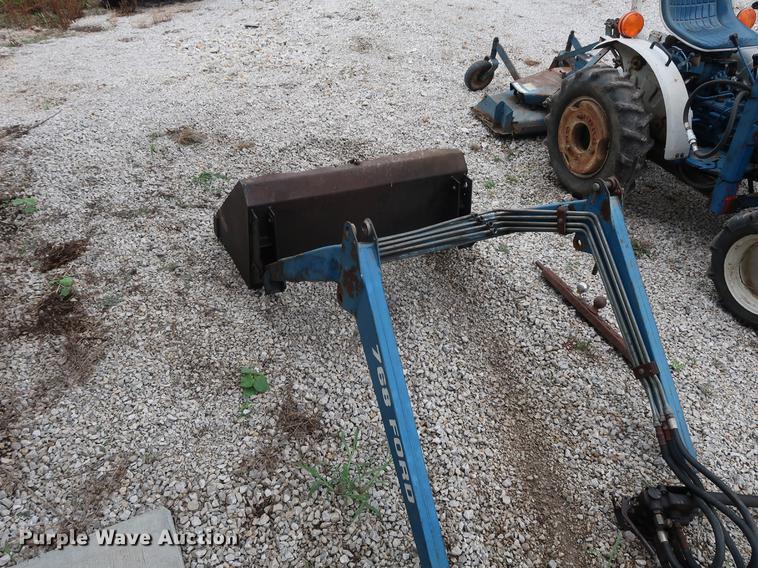 image for item AT9235 Ford F1100 tractor